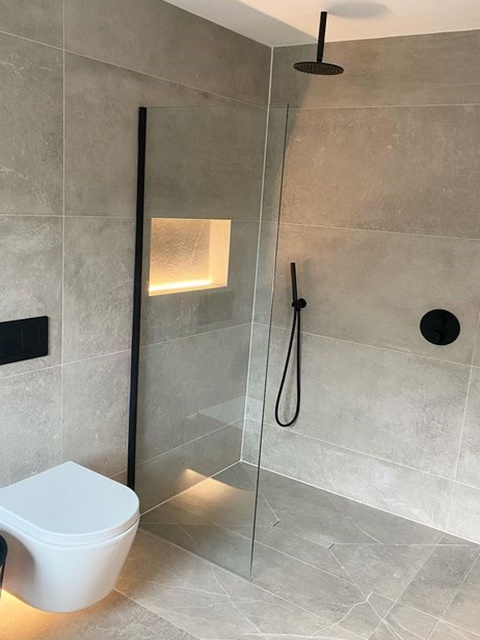 akadálymentes épített zuhanyzó 