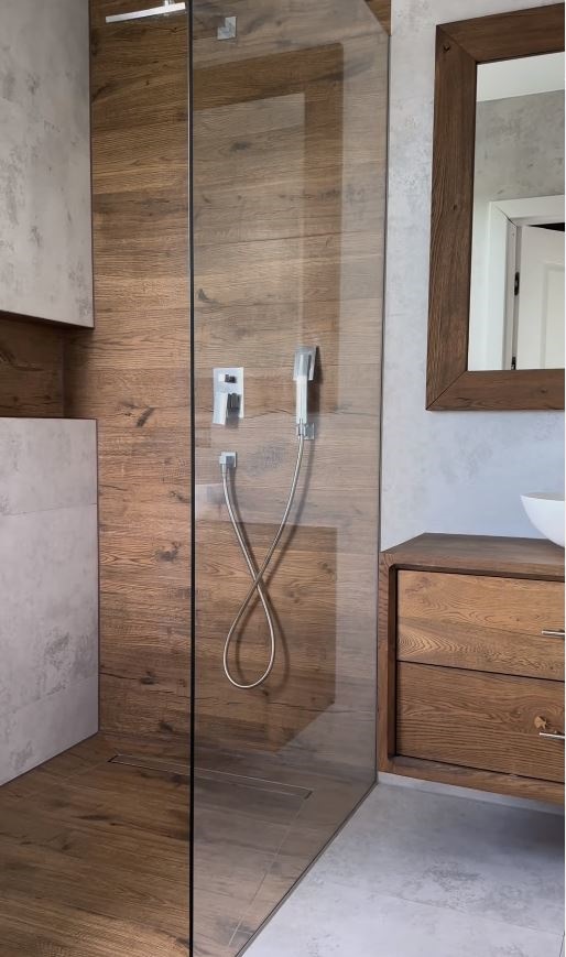 épített zuhanyzó aljzat