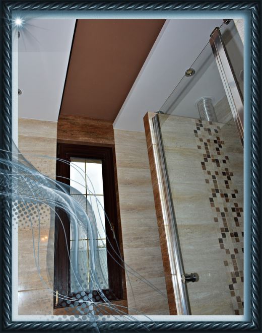 fürdőszoba álmennyezet festett csíkokkal