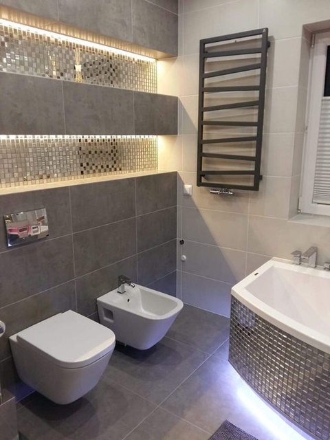 Falfülkék a fürdőben – funkcionális tárolás